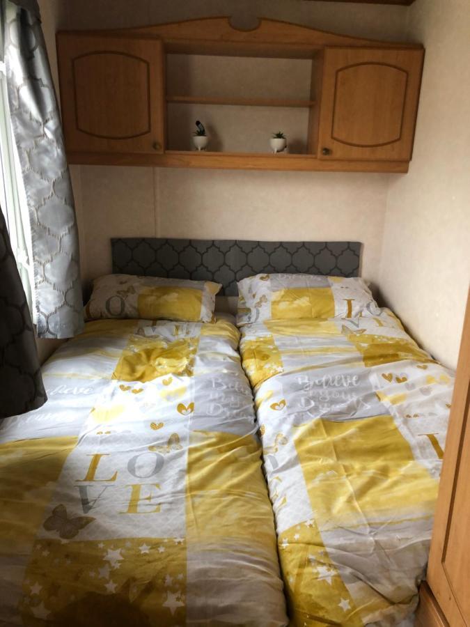 Lovely 3 Bedroom 8 Berth Caravan In Rhyl Esterno foto